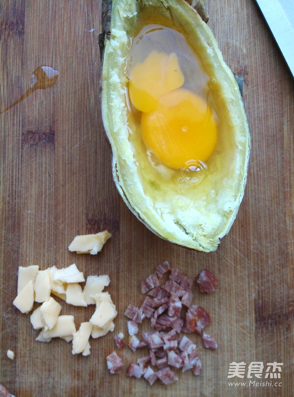 早餐<a href=/shicai/shucai/HongShu/index.html target=_blank><u>红薯</u></a><a href=/shicai/mimian/NaiLao/index.html target=_blank><u>奶酪</u></a>焗蛋的做法