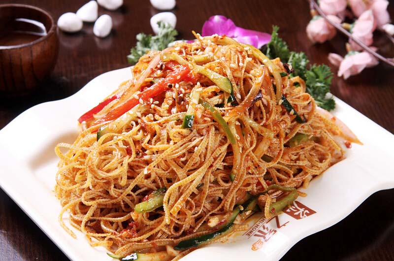 尖椒干<a href=/shicai/mimian/DouFu/index.html target=_blank><u>豆腐</u></a>的做法2