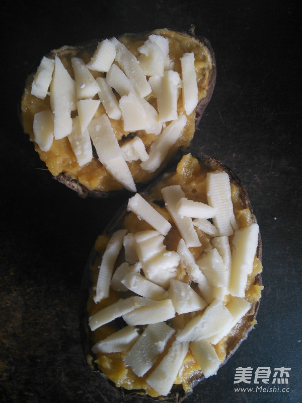 <a href=/shicai/mimian/ZhiShi/index.html target=_blank><u>芝士</u></a>焗番薯的做法