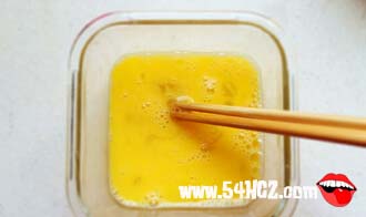 <a href=/shicai/shucai/YangCong/index.html target=_blank><u>洋葱</u></a>炒<a href=/shicai/rouqin/JiDan/index.html target=_blank><u>鸡蛋</u></a>的做法3