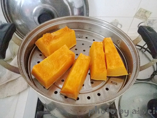 <a href=/shicai/shucai/NanGua/index.html target=_blank><u>南瓜</u></a>绣球蜜豆包