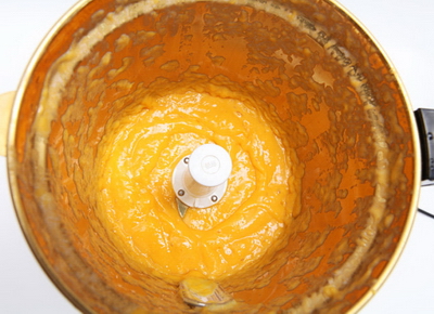 <a href=/shicai/guopin/MangGuo/index.html target=_blank><u>芒果</u></a>慕斯杯步骤4