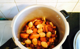 <a href=/shicai/mimian/BaiYeJie/index.html target=_blank><u>百叶结</u></a>红烧肉