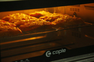 <a href=/shicai/mimian/ZhiShi/index.html target=_blank><u>芝士</u></a><a href=/shicai/rouqin/PeiGen/index.html target=_blank><u>培根</u></a>烤法棍（烤箱烤<a href=/shicai/mimian/MianBao/index.html target=_blank><u>面包</u></a>）