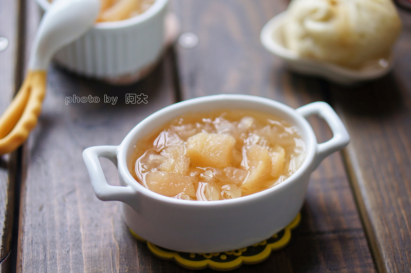 雪<a href=/shicai/guopin/Li/index.html target=_blank><u>梨</u></a><a href=/shicai/shucai/YinEr/index.html target=_blank><u>银耳</u></a>羹