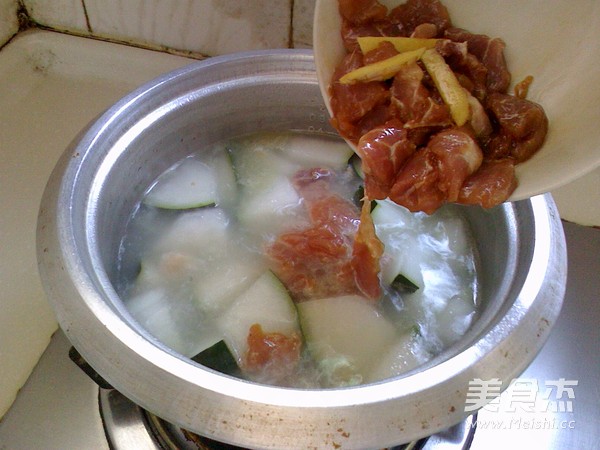 <a href=/shicai/shucai/DongGua/index.html target=_blank><u>冬瓜</u></a>瘦肉汤的做法
