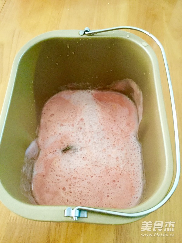 手工番茄<a href=/shicai/mimian/MianTiao/index.html target=_blank><u>面条</u></a>的做法