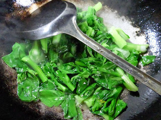 红<a href=/shicai/rouqin/PeiGen/index.html target=_blank><u>培根</u></a>炒菜芯