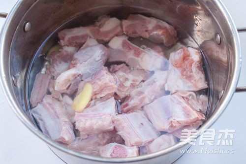 #苏泊尔#虫草<a href=/shicai/mimian/YuMi/index.html target=_blank><u>玉米</u></a><a href=/shicai/rouqin/PaiGu/index.html target=_blank><u>排骨</u></a>汤的做法