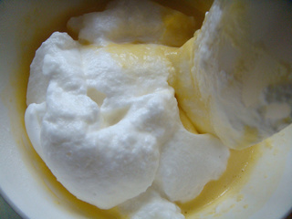 奇异果<a href=/shicai/mimian/NaiYou/index.html target=_blank><u>奶油</u></a>卷