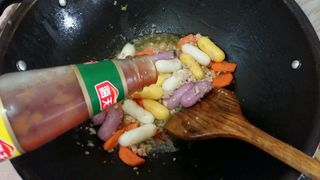 肉炒<a href=/shicai/mimian/NianGao/index.html target=_blank><u>年糕</u></a>