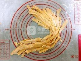 <a href=/shicai/shucai/HuLuoBo/index.html target=_blank><u>胡<a href=/shicai/shucai/LuoBo/index.html target=_blank><u>萝卜</u></a></u></a>番茄<a href=/shicai/rouqin/JiDan/index.html target=_blank><u>鸡蛋</u></a>面