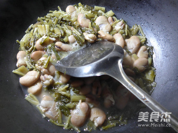 雪菜煮蚕<a href=/shicai/shucai/DouYa/index.html target=_blank><u>豆芽</u></a>的做法