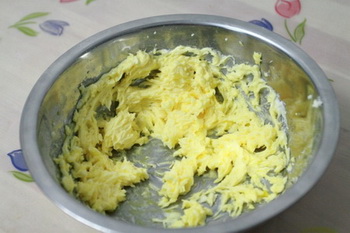 <a href=/shicai/guopin/ManYueMei/index.html target=_blank><u>蔓越莓</u></a>饼干步骤2