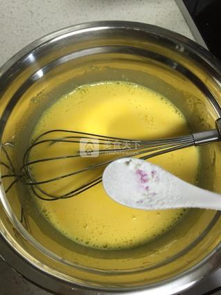 土<a href=/shicai/rouqin/JiDan/index.html target=_blank><u>鸡蛋</u></a>的<a href=zt/qifengdg target=_blank><u>戚风蛋糕</u></a>