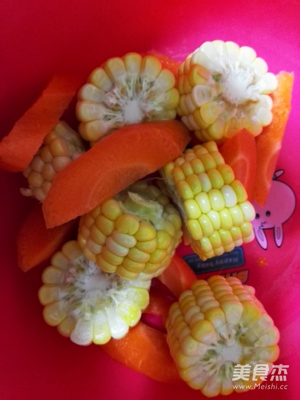 <a href=/shicai/shucai/XiangGu/index.html target=_blank><u>香菇</u></a><a href=/shicai/mimian/YuMi/index.html target=_blank><u>玉米</u></a><a href=/shicai/rouqin/PaiGu/index.html target=_blank><u>排骨</u></a>汤的做法