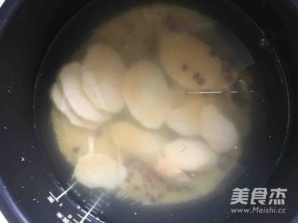 <a href=/shicai/mimian/XiaoMi/index.html target=_blank><u>小米</u></a><a href=/shicai/mimian/HongDou/index.html target=_blank><u>红豆</u></a><a href=/shicai/shucai/DiGua/index.html target=_blank><u>地瓜</u></a>粥的做法