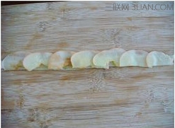 <a href=/shicai/guopin/PingGuo/index.html target=_blank><u>苹果</u></a><a href=/shicai/shucai/MeiGuiHua/index.html target=_blank><u>玫瑰花</u></a>20140804165312.jpg