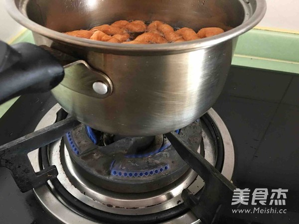 <a href=/shicai/rouqin/JiDan/index.html target=_blank><u>鸡蛋</u></a>小麻花的做法