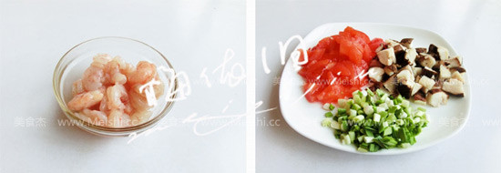 <a href=/shicai/shucai/XiangGu/index.html target=_blank><u>香菇</u></a>虾仁滑蛋烩饭ie.jpg