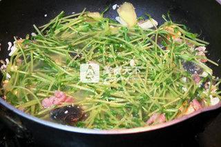 上汤<a href=/shicai/shucai/DouMiao/index.html target=_blank><u>豆苗</u></a>