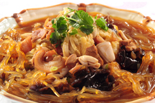 <a href=/shicai/shucai/BaiCai/index.html target=_blank><u>白菜</u></a>炖<a href=/shicai/mimian/FenTiao/index.html target=_blank><u>粉条</u></a>的做法