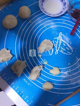 <a href=/shicai/mimian/HongDou/index.html target=_blank><u>红豆</u></a>酥