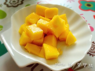 刀切<a href=/shicai/guopin/MangGuo/index.html target=_blank><u>芒果</u></a>