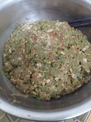 <a href=/shicai/rouqin/ZhuRou/index.html target=_blank><u>猪肉</u></a><a href=/shicai/shucai/JiangDou/index.html target=_blank><u>豇豆</u></a>馅水饺