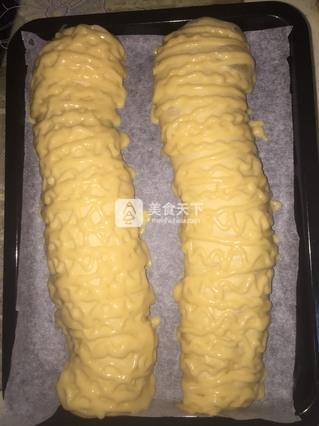 蚕宝宝<a href=/shicai/mimian/MianBao/index.html target=_blank><u>面包</u></a>