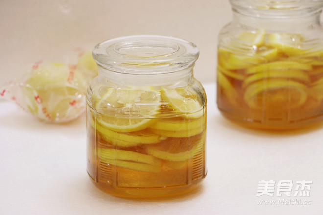 <a href=/shicai/diaoweipin/FengMi/index.html target=_blank><u>蜂蜜</u></a>浸<a href=/shicai/guopin/NingMeng/index.html target=_blank><u>柠檬</u></a>的做法