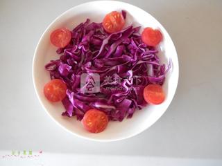 <a href=/shicai/guopin/NuiYouGuo/index.html target=_blank><u><a href=/shicai/guopin/NiuYouGuo/index.html target=_blank><u>牛油果</u></a></u></a>虾仁沙拉