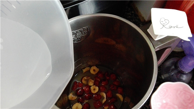 灰<a href=/shicai/guopin/Zao/index.html target=_blank><u>枣</u></a>米糊的做法