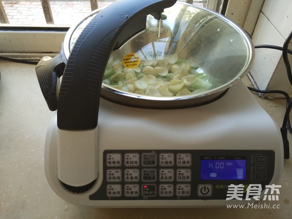 <a href=/shicai/shucai/XiQin/index.html target=_blank><u>西芹</u></a><a href=/shicai/shucai/BaiHe/index.html target=_blank><u>百合</u></a>的做法