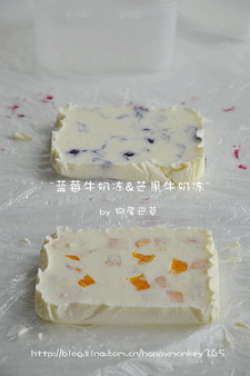 <a href=/shicai/guopin/LanMei/index.html target=_blank><u>蓝莓</u></a><a href=/shicai/mimian/NiuNai/index.html target=_blank><u>牛奶</u></a>冻&&<a href=/shicai/guopin/MangGuo/index.html target=_blank><u>芒果</u></a><a href=/shicai/mimian/NiuNai/index.html target=_blank><u>牛奶</u></a>冻步骤12