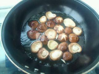 <a href=/shicai/shucai/XiangGu/index.html target=_blank><u>香菇</u></a>扒<a href=/shicai/shucai/YouCai/index.html target=_blank><u>油菜</u></a>