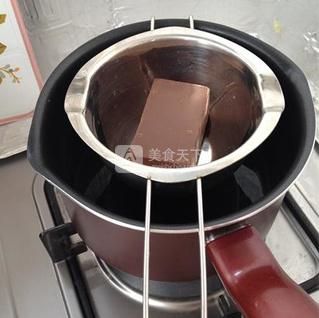 <a href=/shicai/mimian/QiaoKeLi/index.html target=_blank><u>巧克力</u></a>夹心饼干