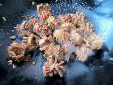 脆辣<a href=/shicai/rouqin/JiZhen/index.html target=_blank><u>鸡胗</u></a>步骤7