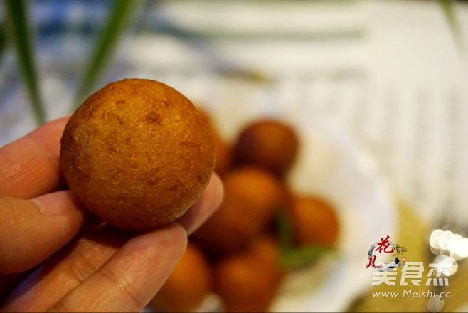 吃不够的椰香<a href=/shicai/shucai/HongShu/index.html target=_blank><u>红薯</u></a>球的做法
