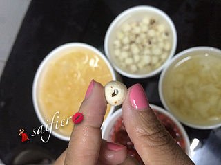 红<a href=/shicai/guopin/Zao/index.html target=_blank><u>枣</u></a><a href=/shicai/shucai/YinEr/index.html target=_blank><u>银耳</u></a><a href=/shicai/guopin/LianZi/index.html target=_blank><u>莲子</u></a>汤