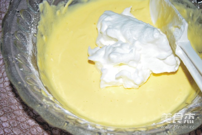 <a href=/shicai/mimian/SuanNai/index.html target=_blank><u>酸奶</u></a>蛋糕的做法