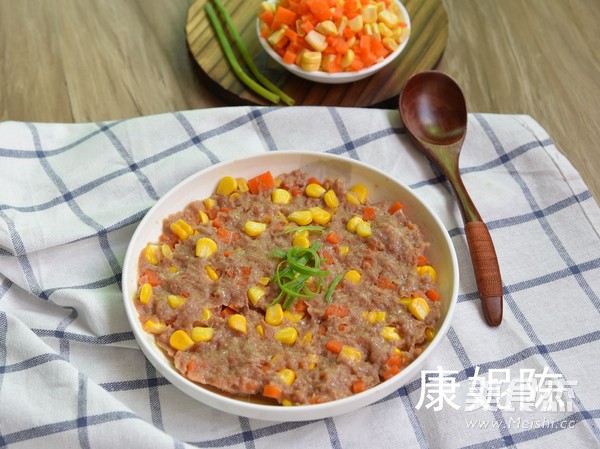 蒸<a href=/shicai/mimian/YuMi/index.html target=_blank><u>玉米</u></a>肉饼的做法