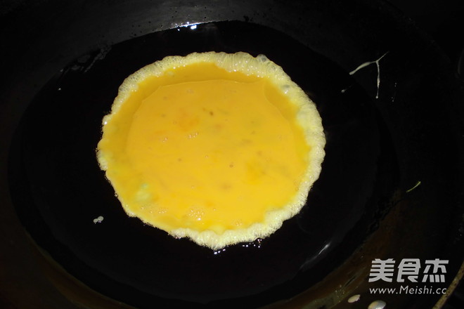 <a href=/shicai/shucai/XiangChun/index.html target=_blank><u>香椿</u></a>炒<a href=/shicai/rouqin/JiDan/index.html target=_blank><u>鸡蛋</u></a>的做法