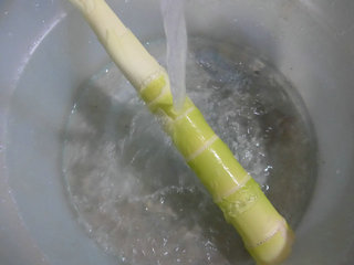 开洋<a href=/shicai/shucai/MeiGanCai/index.html target=_blank><u>梅干菜</u></a>雷笋汤