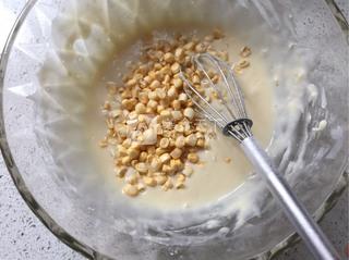 <a href=/shicai/mimian/YuMi/index.html target=_blank><u>玉米</u></a>粒松饼