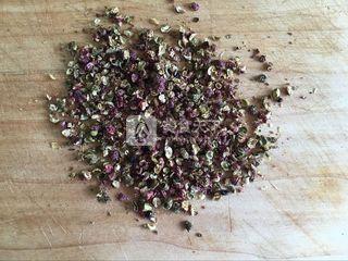 水煮<a href=/shicai/rouqin/NiuRou/index.html target=_blank><u>牛肉</u></a>