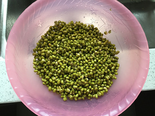 清凉<a href=/shicai/mimian/LvDou/index.html target=_blank><u>绿豆</u></a>沙糕