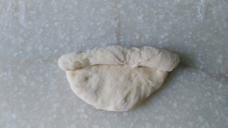 <a href=/shicai/mimian/NiuNai/index.html target=_blank><u>牛奶</u></a><a href=/shicai/guopin/XingRen/index.html target=_blank><u><a href=/shicai/guopin/Xing/index.html target=_blank><u>杏</u></a>仁</u></a>花环<a href=/shicai/mimian/MianBao/index.html target=_blank><u>面包</u></a>