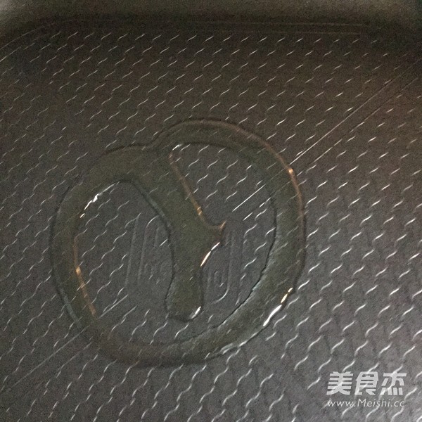 <a href=/shicai/rouqin/JiDan/index.html target=_blank><u>鸡蛋</u></a>瘦肉汤的做法