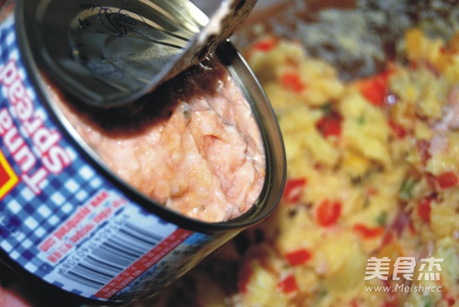 <a href=/shicai/shuichanpin/JinQiangYu/index.html target=_blank><u>金枪鱼</u></a>沙律批的做法